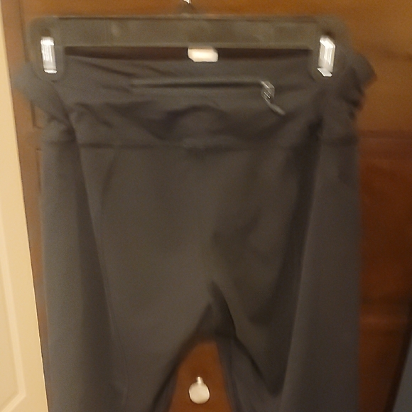 lululemon Black Cropped 23 Inch athletica Leggings Size 8 - Picture 3 of 8